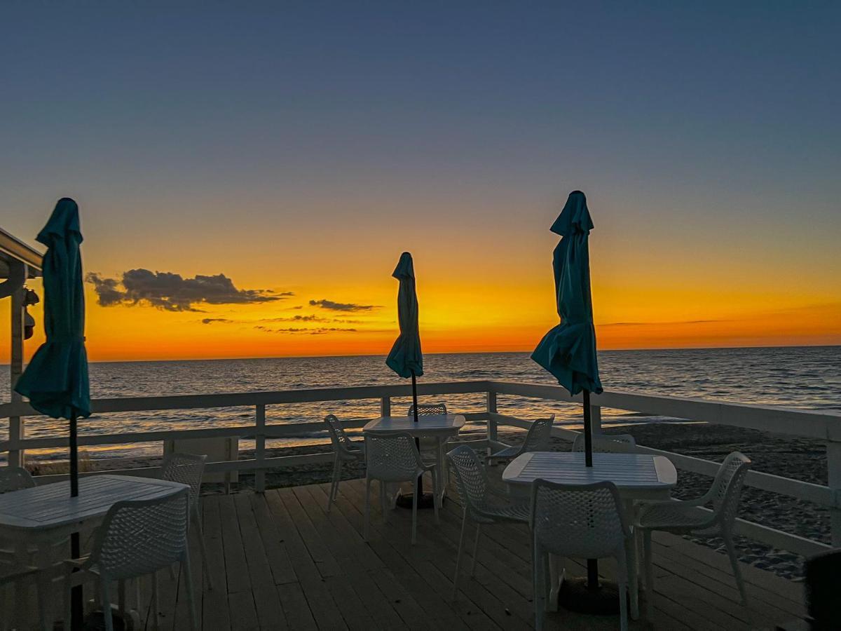 Pearl Beach Inn Englewood Kültér fotó